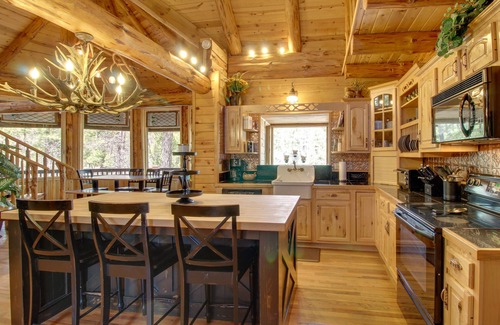Lakeside Cabin | Fire Pit + Hot Tub: Lakeside Cabin on 2 Acres!