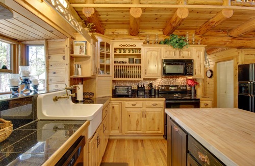 Lakeside Cabin | Fire Pit + Hot Tub: Lakeside Cabin on 2 Acres!