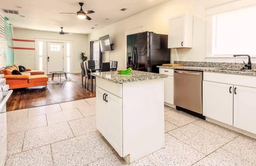 Cooper-Young Historic District House | Fire Pit l Backyard |BBQ Grill | Karaoke