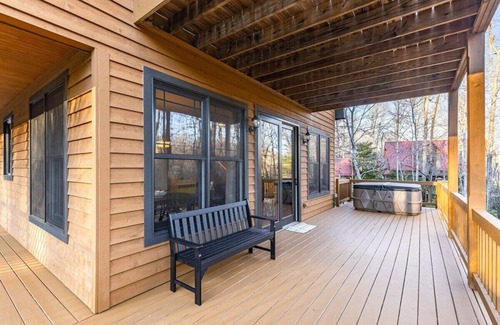 Brevard Cabin | Firefly Cabin - Dog Paradise w/Fully Fenced Yard
