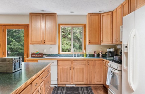 Mayfield House | Firefly Lodge on the Boardman River!