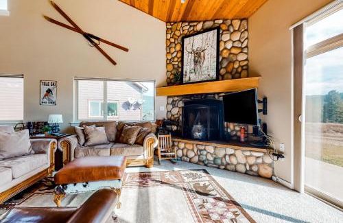 Big Sky Apartment | Firelight Chalet 94