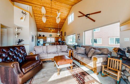 Big Sky Apartment | Firelight Chalet 94