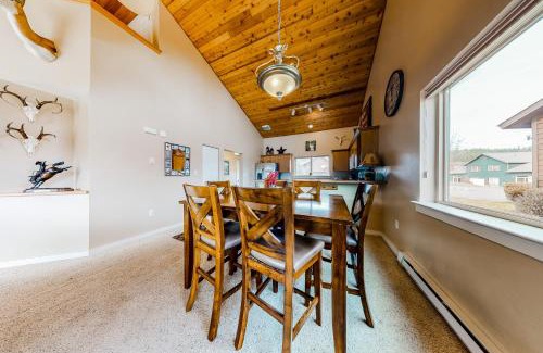 Big Sky Apartment | Firelight Chalet 94
