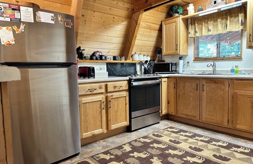 Meadow View Heights Cabin | Fireside Cottage private & located in Duck Creek Village near National Parks