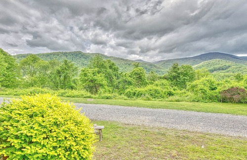 Maggie Valley Cabin | Fireside Cottage 3