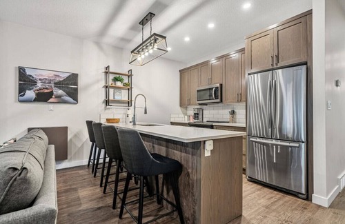 East Kootenay Apartment | Fireside Oasis | Hot Tub | Fireplace | Hot Springs