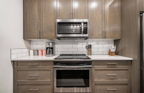 East Kootenay Apartment | Fireside Oasis | Hot Tub | Fireplace | Hot Springs