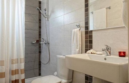 Kokkini Chani Apartment | First Floor Apartment with A/C, Balcony & Sea View - 100 meters from the Beach in Kokkini Hani!