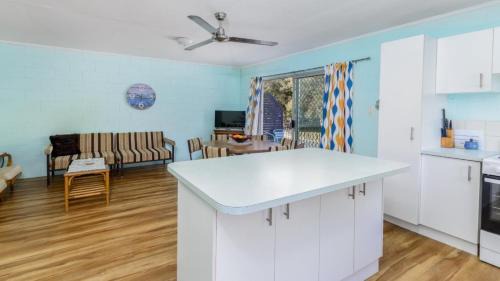 Bongaree House | First floor unit close to shops, park and waterfront!