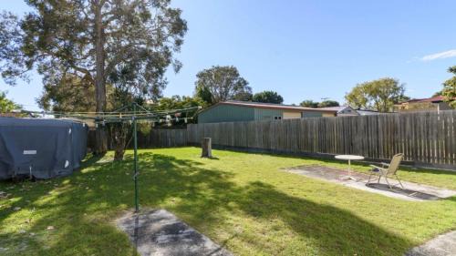 Bongaree House | First floor unit close to shops, park and waterfront!