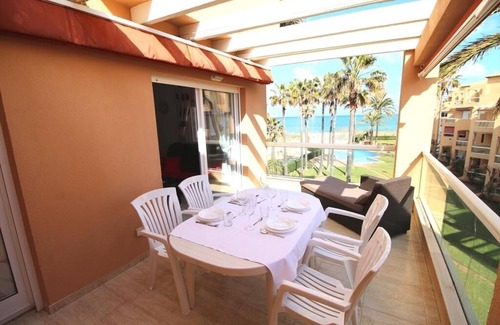 Denia Apartment | FIRST LINE BEACH APARTMENT WITH SEA VIEWS. WIFI.