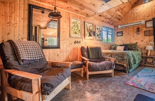 Mill Hall Cottage | Fish Bald Eagle Creek & watch wildlife!