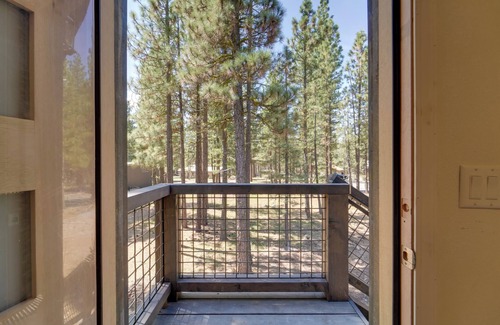 Iron Horse Apartment | Fish, Boat & Hike: Modern Portola Studio