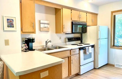 Fish Creek Condo | Fish Creek, Door County Condo - Walk to Shopping, Dining & Peninsula State Park