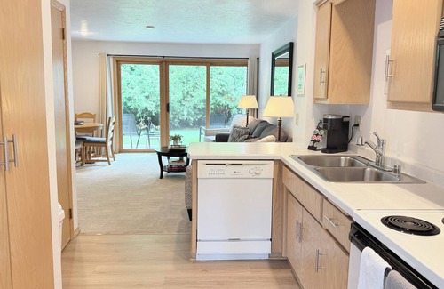 Fish Creek Condo | Fish Creek, Door County Condo - Walk to Shopping, Dining & Peninsula State Park