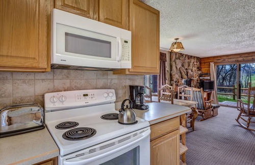 Clark Cabin | Fish Hook - Cozy cabin tucked in the mountains