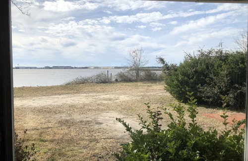 Willoughby Spit Cabin | Fisherman's Cabin on the Bay