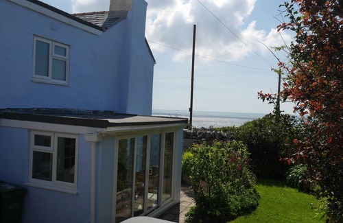 Southwell Cottage | FISHERMAN'S COTTAGE, family friendly, with hot tub in Portland Bill