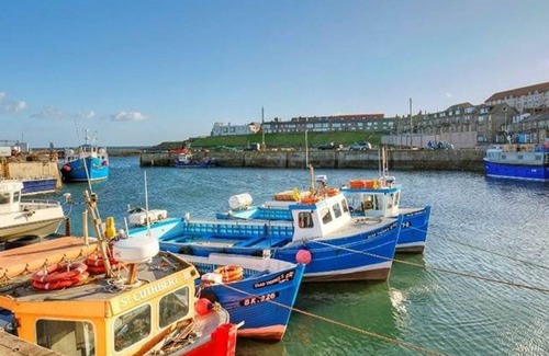 Seahouses Cottage | Fisherman's Cottage with amazing sea views - set in old quiet cobbled square
