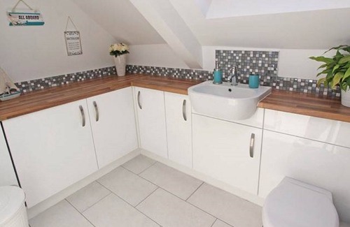 Seahouses Cottage | Fisherman's Cottage with amazing sea views - set in old quiet cobbled square