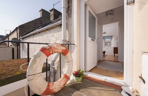 Lossiemouth Apartment | Fisherman's Rest - seaside getaway - beaches - golf - 5 mins walk to sea