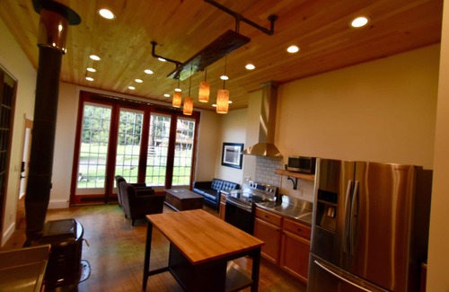 Lopez Island House | Fisherman’s Bay view converted boathouse