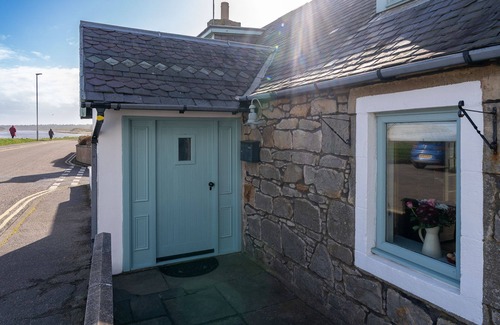 Lossiemouth Cottage | Fishermans Cottage - a cottage that sleeps 6 guests in 3 bedrooms