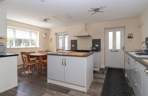 Withernsea Cottage | FISHERMANS COTTAGE, pet friendly, with open fire in Withernsea
