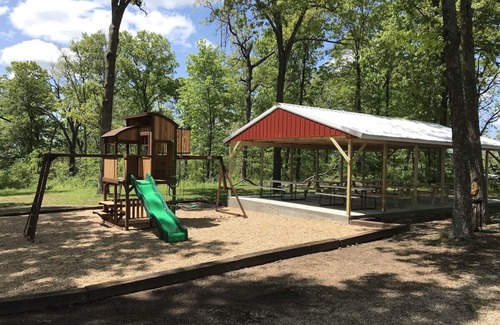 Cassville Cabin | Fishing & golfing getaway-Cabin 14