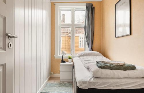 Sentrum Apartment | Fit For Two Families! 8 Bedrooms! 2 Bathrooms!