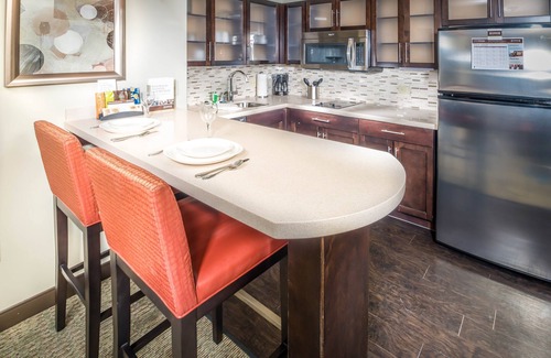 Chandler Condo | Fitness Center Access + Heated Outdoor Pool | Free Breakfast