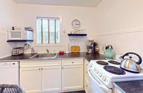Gearhart Apartment | FITZGERALD`S COTTAGE NORTH at Gearhart Beach - Two Blocks to Beach PET FRIENDLY