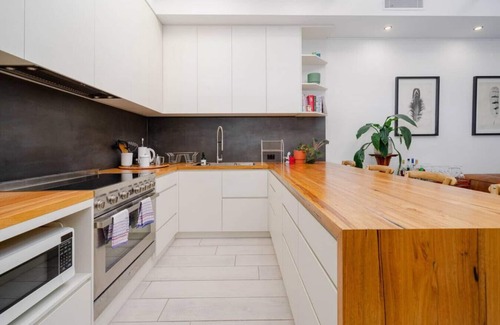Fitzroy House | Fitzroy's 3BR Luxury Retreat