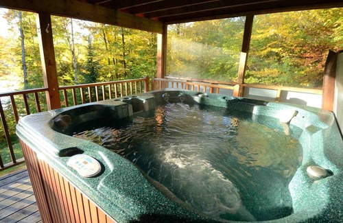 Villa des Bois Ski Chalet | Five Bedroom Waterfront Chalet