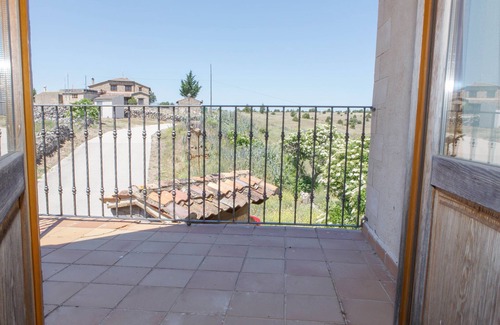 Cubillo House | Five spacious and comfortable double bedrooms with their own full bathrooms.