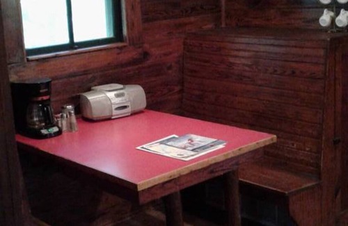 Hot Springs Cabin | FIVE POINTS~LAKE HAMILTON: Cabin#2 ~ 1BR w/2 Full Beds, Futon in LR, Full Kitchen, Breakfast "Fixins" Provided