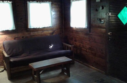 Hot Springs Cabin | FIVE POINTS~LAKE HAMILTON: Cabin#2 ~ 1BR w/2 Full Beds, Futon in LR, Full Kitchen, Breakfast "Fixins" Provided