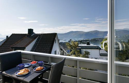 Alesund Apartment | Fjord Vista - Top floor apartment in Ålesund