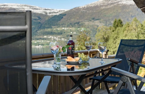 Olden House | Fjordblick I by Interhome