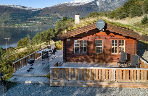 Olden House | Fjordblick I by Interhome