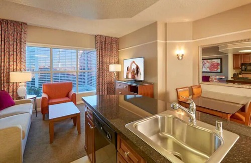 Las Vegas Condo | Flamingo, a Hilton Grand Vacations Club- 1 Bedroom
