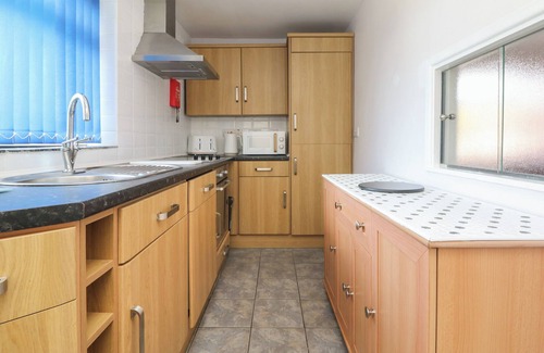 Portreath Cottage | FLAT 1 MARINA COURT, pet friendly, with a garden in Portreath