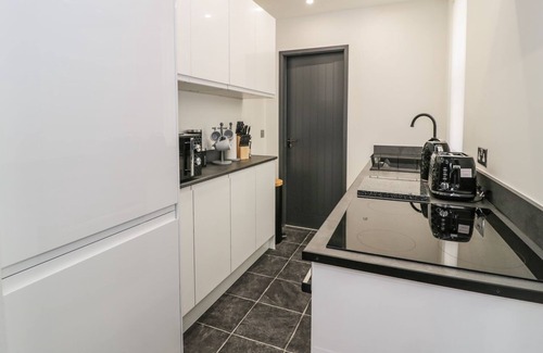 Deganwy Cottage | FLAT 1, MONA HOUSE, pet friendly, with a garden in Deganwy