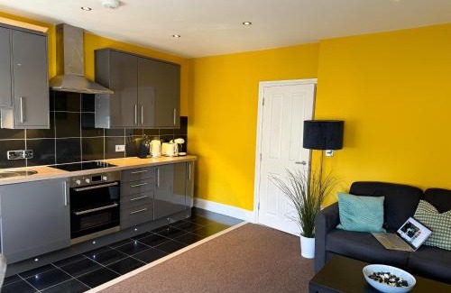 The Lanes Apartment | Flat 5 mins away from beach!
