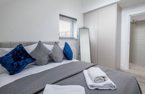 Camberley Apartment | Flat#9, 1 Portesbery Camberley · Pent House | Town Centre | Stunning and Spacious