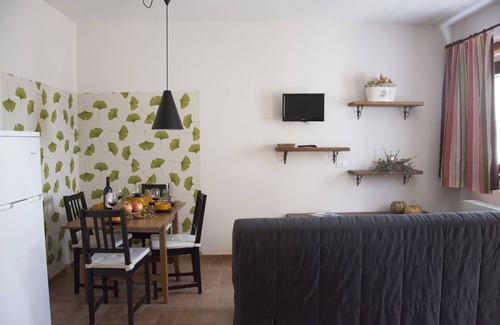 Francavilla d'Ete Apartment | Flat Aurora, in the Countryside, Private Pool Quiet Nature and Relaxation