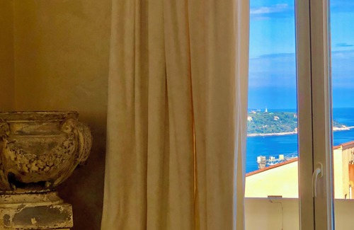 Beausoleil Apartment | Flat in Beausoleil, Monaco: double glazing, terrace, sea view & paying parking