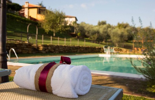 Lari Apartment | Flat in Lari, A/C, terrace, pool, restaurant, Wi-Fi, close to the village, La