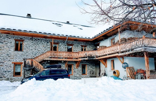 Albiez-le-Jeune Apartment | Flat in stone house